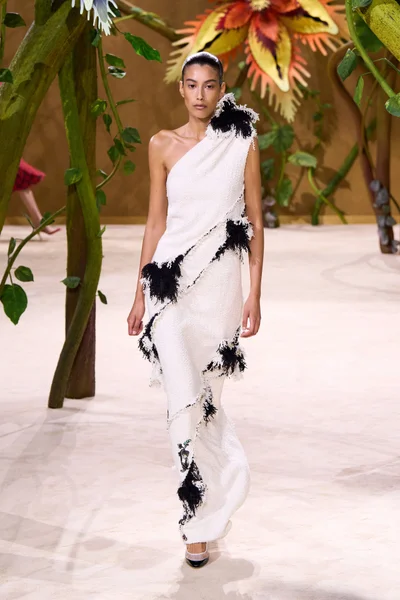 Look 18